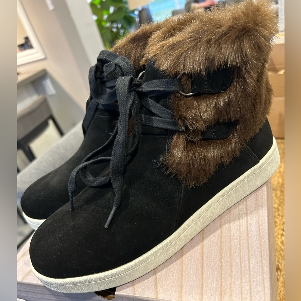 Bear paw Size Woman’s 9 Skyline Black/Brown Boots. Faux Fur Trim BNWT